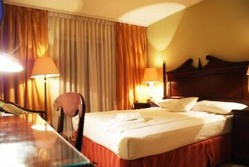 Фото номера Двухместный номер с 1 кроватью Отель Hotel Iskra by Katowice Airport г. Пирзовице 21