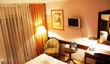 Фото номера Двухместный номер с 1 кроватью Отель Hotel Iskra by Katowice Airport г. Пирзовице 15