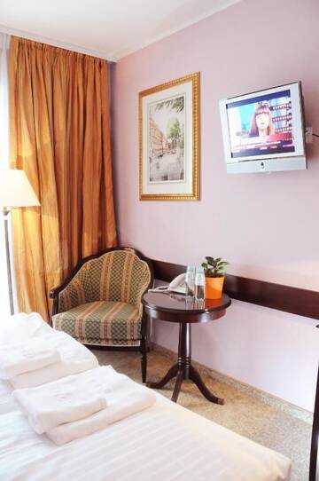 Фото номера Двухместный номер с 1 кроватью Отель Hotel Iskra by Katowice Airport г. Пирзовице 16