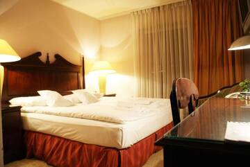 Фото номера Двухместный номер с 1 кроватью Отель Hotel Iskra by Katowice Airport г. Пирзовице 17