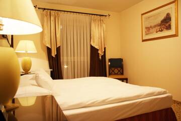 Фото номера Люкс Отель Hotel Iskra by Katowice Airport г. Пирзовице 8